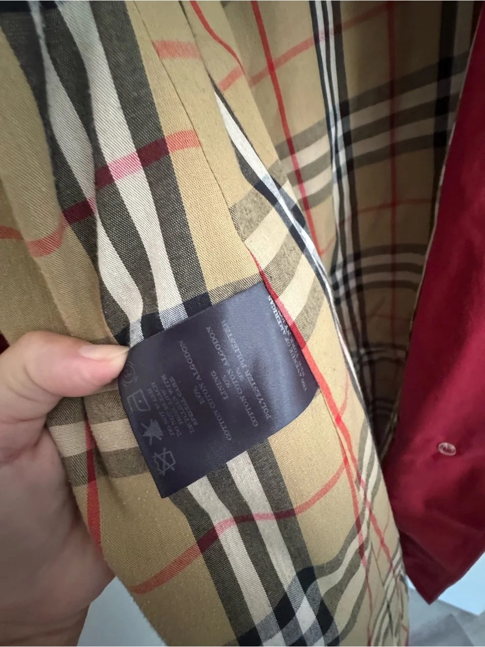 Burberry Red Coat with Signature Nova Check Lining. Trench style - Picture 13 of 14